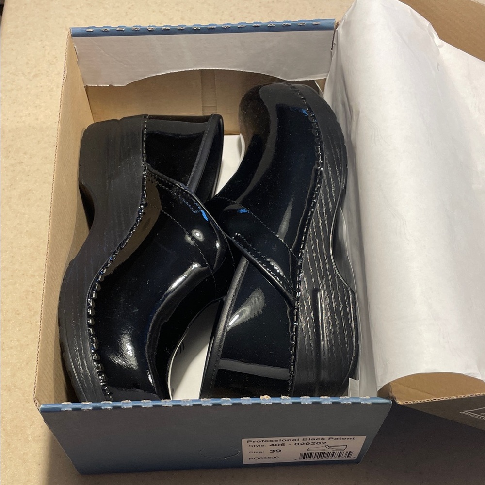 BRAND NEW Dansko Shiny Black Oxfords